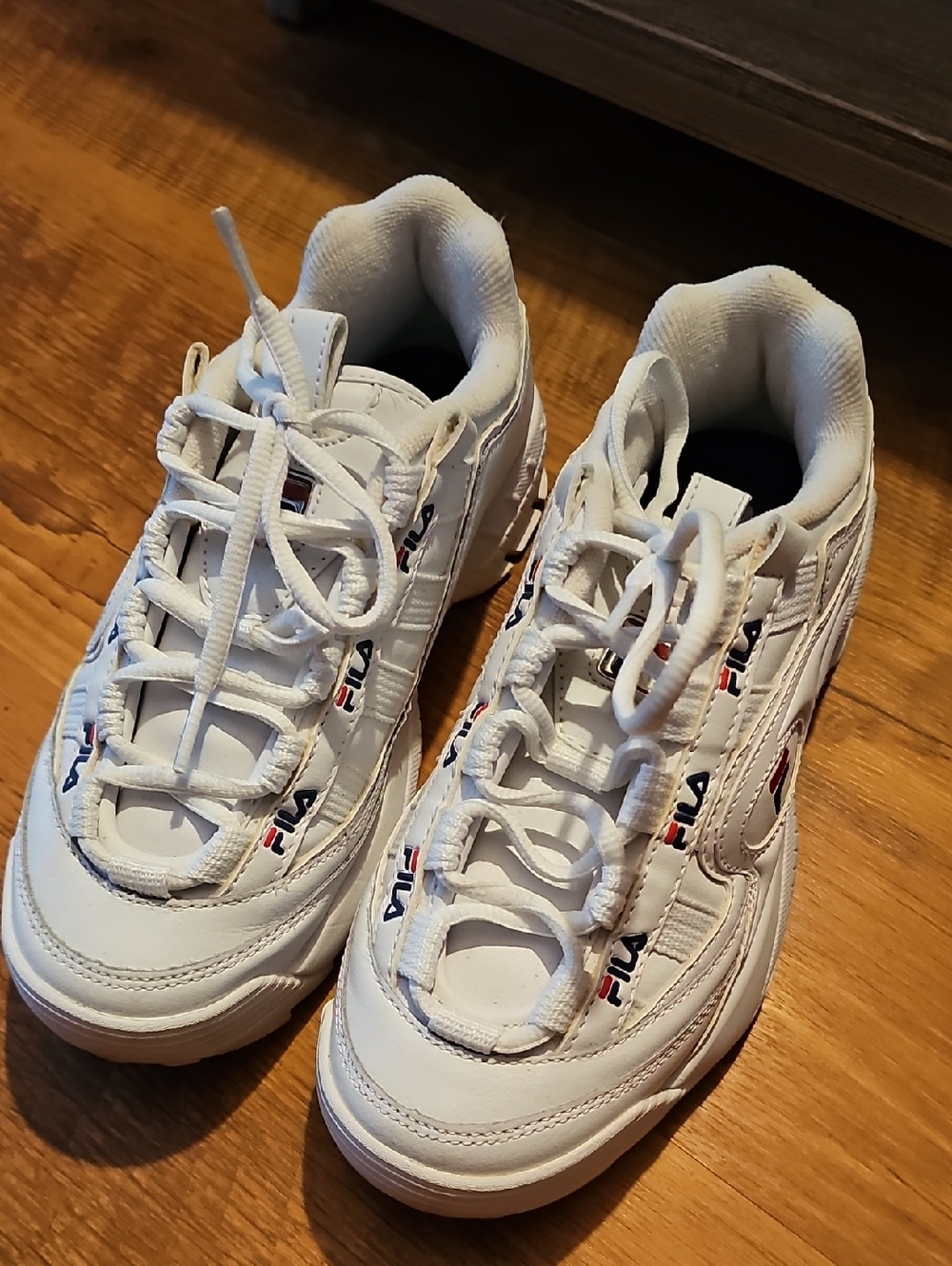 Fila White Logo Accent Lace-Up Sneakers. Womens 6.5